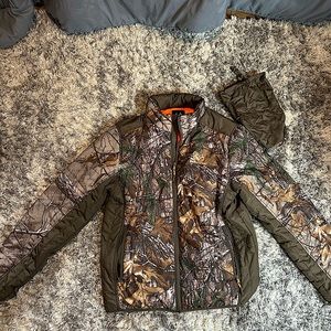 REALTREE PUFFER JACKET - SIZE MEDIUM - LIKE NEW